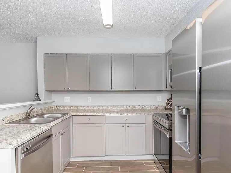 Blakemore Townhomes — Renovated Houston Townhome Living photo 16
